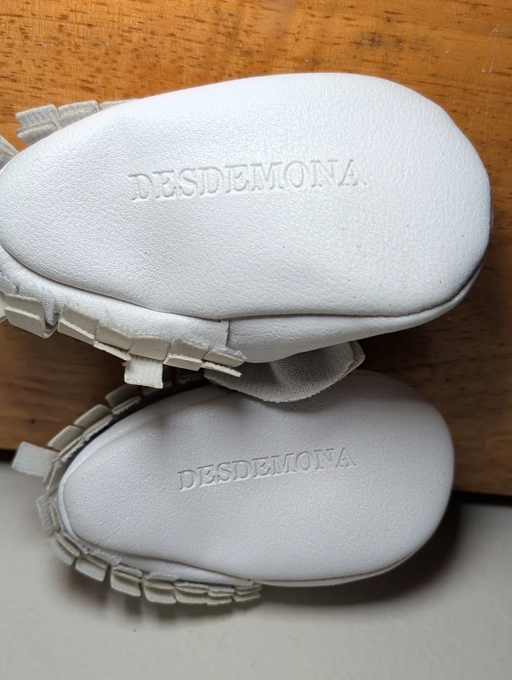 Desdemona White PU Leather Baby Moccasins Soft Soled Fringe Bow Girls Size XS
